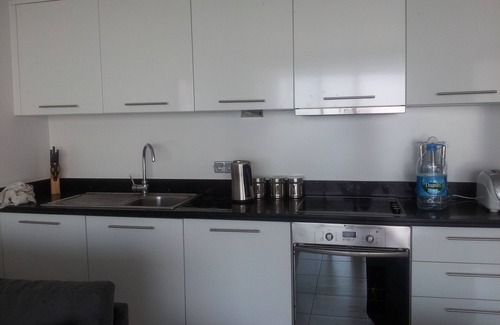 Kiyikislacik Apartamento | Un moderno apartamento de lujo de un dormitorio, en un complejo con vistas al mar Egeo.