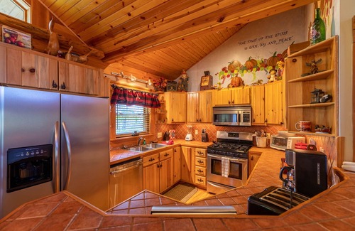 Boone Cabina | A Moon River View - Hot Tub - Playground - Pool Table - Walk to New