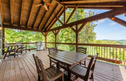 Morganton Casa | A Mornings Mist - Scouts Overlook - Romantic Retreat, Hot Tub, Cozy Fireplace, Mountain Views at Scouts Overlook -