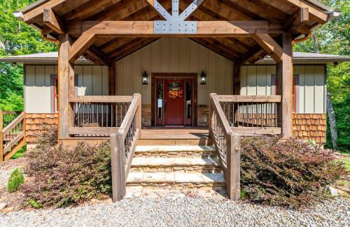 Morganton Casa | A Mornings Mist - Scouts Overlook - Romantic Retreat, Hot Tub, Cozy Fireplace, Mountain Views at Scouts Overlook -
