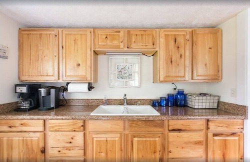 Wears Valley Casa | A Mountain Cottage 2 Bedroom Cabin by RedAwning