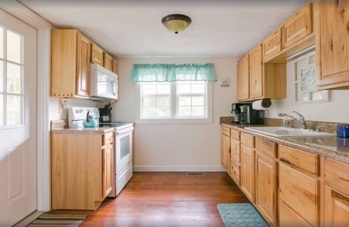 Wears Valley Casa | A Mountain Cottage 2 Bedroom Cabin by RedAwning