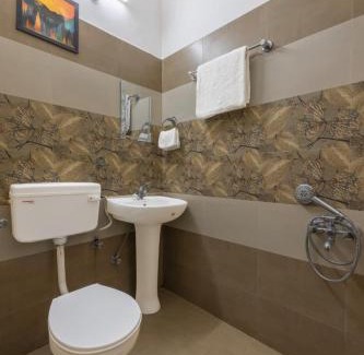 Kasauli Hotel | A Mountain SideInn Kasauli l 1Km From Mall Road l Kasauli By Splendid Hotels