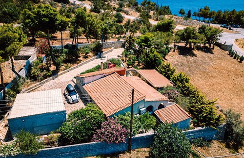 Ermionida Villa | Una experiencia multisensorial le espera en el campo griego