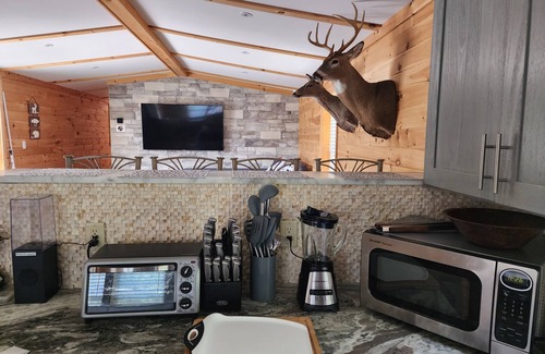 New Kingston Casa | A must-stay! Hot tub, dog-friendly, and EV charger
