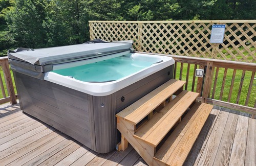 New Kingston Casa | A must-stay! Hot tub, dog-friendly, and EV charger