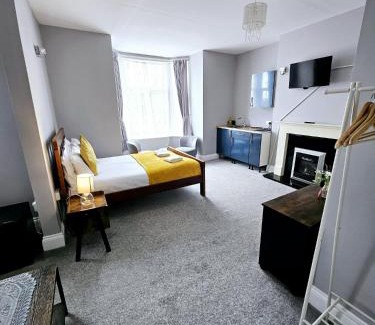 Southsea Apartamento | A-N-G Apartments - Parking EV 22kW by the Beach, Canoe Lake & South Parade Pier