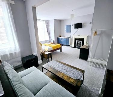 Southsea Apartamento | A-N-G Apartments - Parking EV 22kW by the Beach, Canoe Lake & South Parade Pier