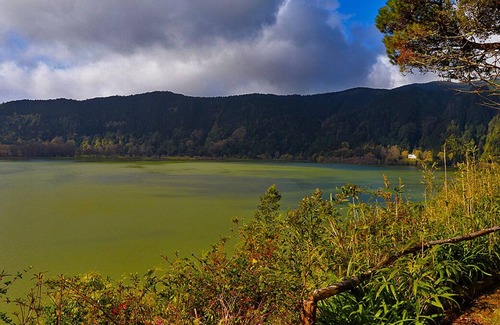 Furnas Cabaña | A nature refuge with a unique and astonishing view over Furnas Lake.