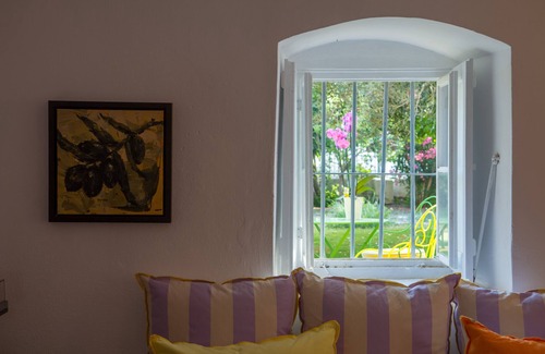 Leros Villa | Una joya neoclásica en el corazón de un pueblo griego de pescadores.