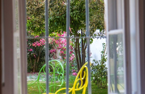 Leros Villa | Una joya neoclásica en el corazón de un pueblo griego de pescadores.