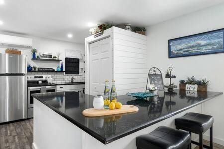 Fredericksburg Casa | A Nest For Two, Bathhouse, Firepit, Sleeps 2