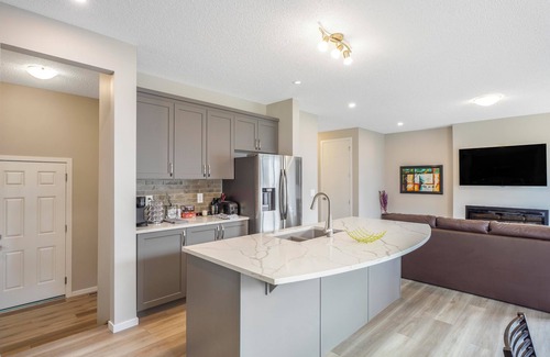 West Edmonton Casa | A new 3 bedroom house for peace, nature and serene lovers..