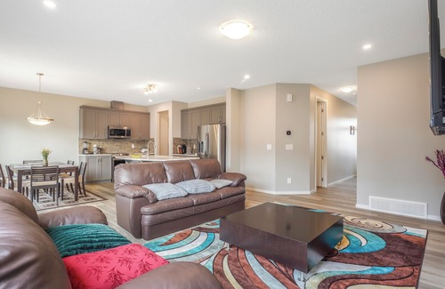 West Edmonton Casa | A new 3 bedroom house for peace, nature and serene lovers..