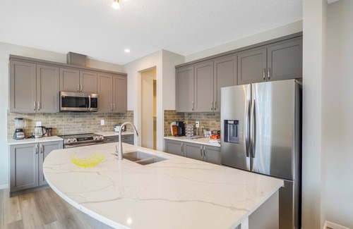 West Edmonton Casa | A new 3 bedroom house for peace, nature and serene lovers..