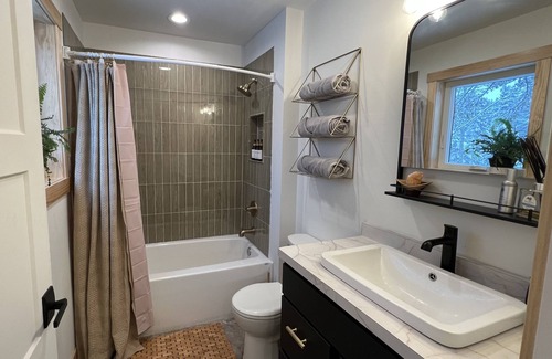 La Pointe Casa | A new contemporary escape for your next snow day on Madeline!