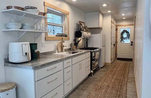 La Pointe Casa | A new contemporary escape for your next snow day on Madeline!