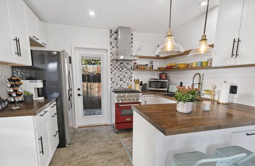 Downtown Los Angeles Cabaña | A new detached guesthouse! Charming, quiet, safe, and close to everything!
