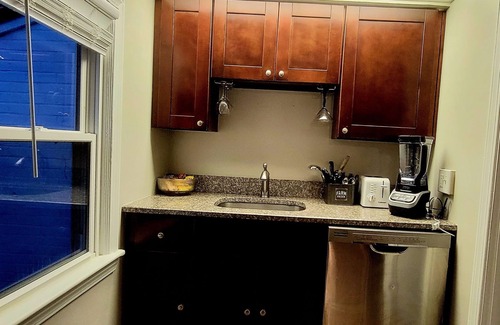 South Euclid Casa | A nice and cozy house in Cle surbs. Quiet neighborhood. Permit 154.