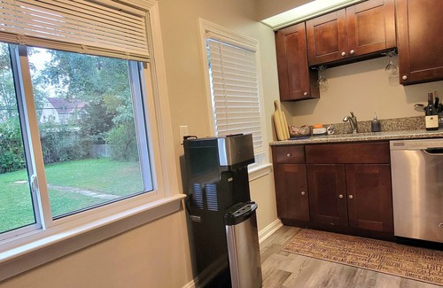 South Euclid Casa | A nice and cozy house in Cle surbs. Quiet neighborhood. Permit 154.