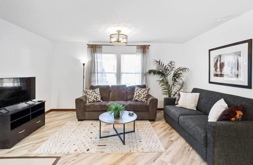 Notre Dame Apartamento | A Notre Dame 2BR Classic Apt - 4 mins to NDU
