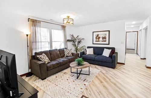 Notre Dame Apartamento | A Notre Dame 2BR Classic Apt - 4 mins to NDU