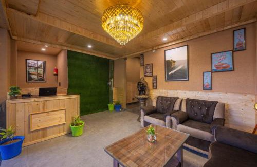 Fagu Apartamento | A Party House Kufri I Vacations I Conference I MICE I Family Events I Open Air Terrace I Sky Bonfire I Wooden Rooms With Pvt Balconies I by Exotic Stays