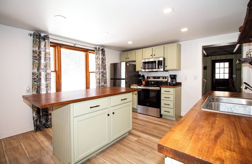 Reed City Cabina | A Peaceful Escape for Outdoor Enthusiasts
