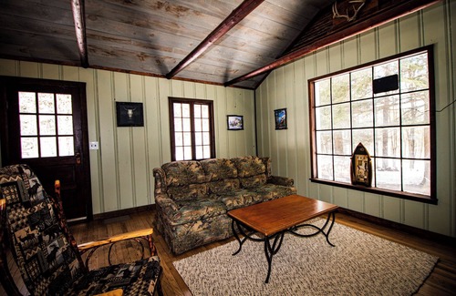 Reed City Cabina | A Peaceful Escape for Outdoor Enthusiasts