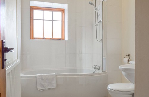 Twywell Cabaña | 3 bedroom accommodation in Aldwincle, near Kettering
