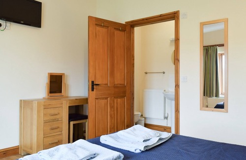 Twywell Cabaña | 3 bedroom accommodation in Aldwincle, near Kettering