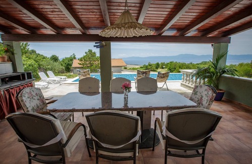Kraljevica Villa | Una villa tranquila con piscina propia y una gran vista al mar.