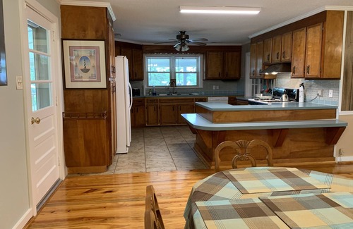 Oriental Casa | a Peaceful Waterfront Paradise with a Boat Ramp Perfect for Fishing!