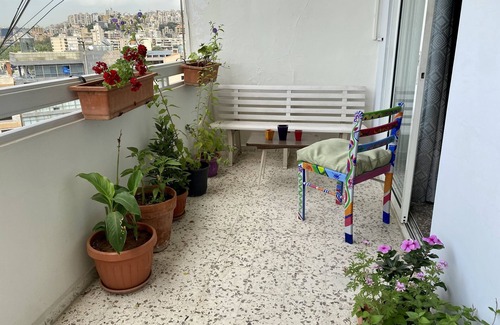 Antelias Apartamento | A penthouse overlooking the Mediterranean
