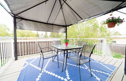 St. Albert Casa | A perfect 5BR Bungalow