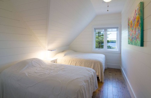 Rosseau Casa | A perfect combination of luxury and nature! Located in the peaceful north end of Rosseau.