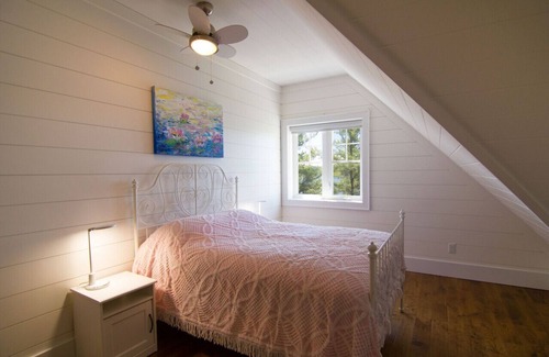 Rosseau Casa | A perfect combination of luxury and nature! Located in the peaceful north end of Rosseau.