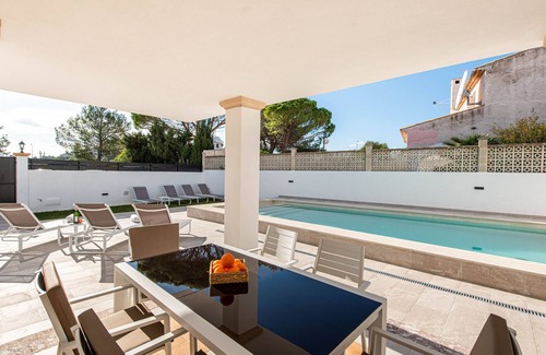 Les Palmeres Casa | A perfect location villa for holidays with A/C and private pool