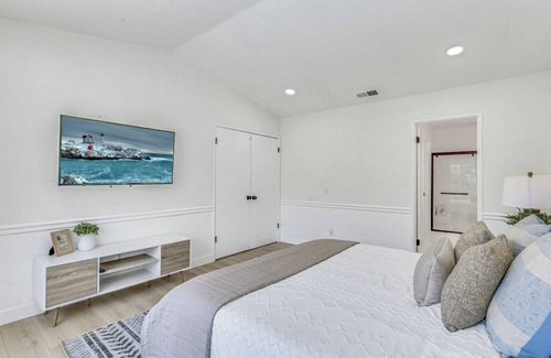 Ontario Casa | A Perfect Outstanding Heated Pool Designed for Family & Friends