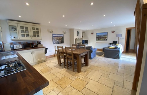 Stoney Middleton Cabaña | A perfect, peaceful countryside retreat with walks from the door.