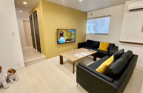 Chikusa Ward Casa | A petfirst villa has been created in the center o / Nagoya Aichi