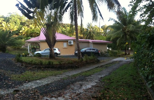 Circuit 1C1 Casa | Un Petit Bourg, la villa "Le Bakoua" le da la bienvenida en una zona tropical!