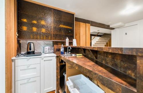 Dunbar Casa | A Picturesque ground floor home surrounded by flowers