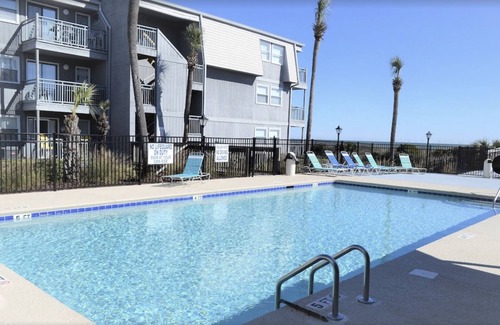 Murrells Inlet Condominio | A Place at the Beach Oceanfront on the Garden City Peninsula