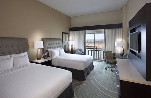 Lakeway Hotel | A Place You'll Surely Enjoy!! 3 Convenient Units, Outdoor Pool!