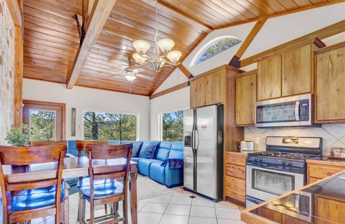 Ruidoso Cabina | A playful cabin nestled above the tall pines