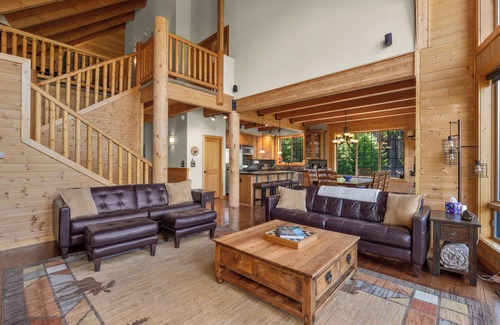 Cle Elum Cabina | A PNW dream! Hot Tub, Views, Firepits, Games, Hiking and Epic Location!