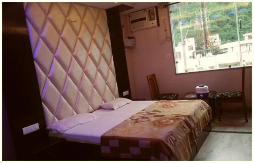 Haridwar Hotel | A PREMIUM HOTEL - G - P - Near Har ki Pauri - Moksh dham - Hygiene & Spacious Room - Restaurant and Jangle Safari - BEST HOTEL IN HARIDWAR