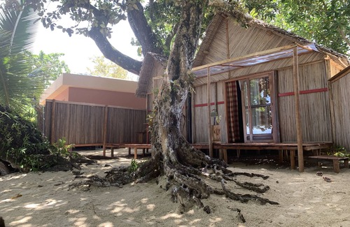 Nosy Boraha Casa | Una bonita cabaña al borde de una laguna.