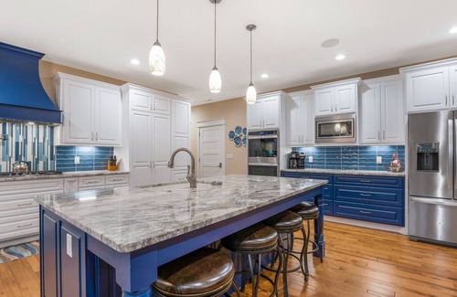 Osage Beach Casa | A PRIME location, Large 5Bd 4.5 Ba Home in the heart of OSAGE BEACH; pool & dock